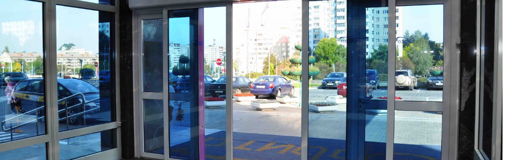 Установка автоматических дверей в Симферополе | Мир Ворот